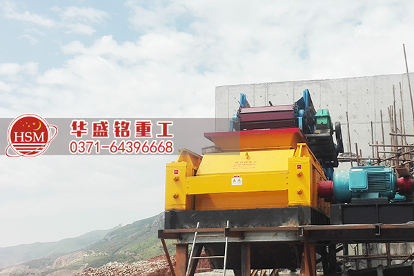 外貿(mào)訂單再創(chuàng)佳績，輥式破碎機(jī)出口國外。